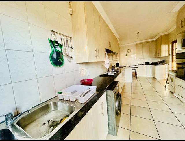 3 BEDROOM HOUSE FOR SALE IN VANDERBIJLPARK SW 1